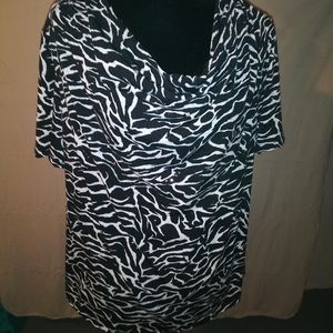 Women's dress shirt size 1X.